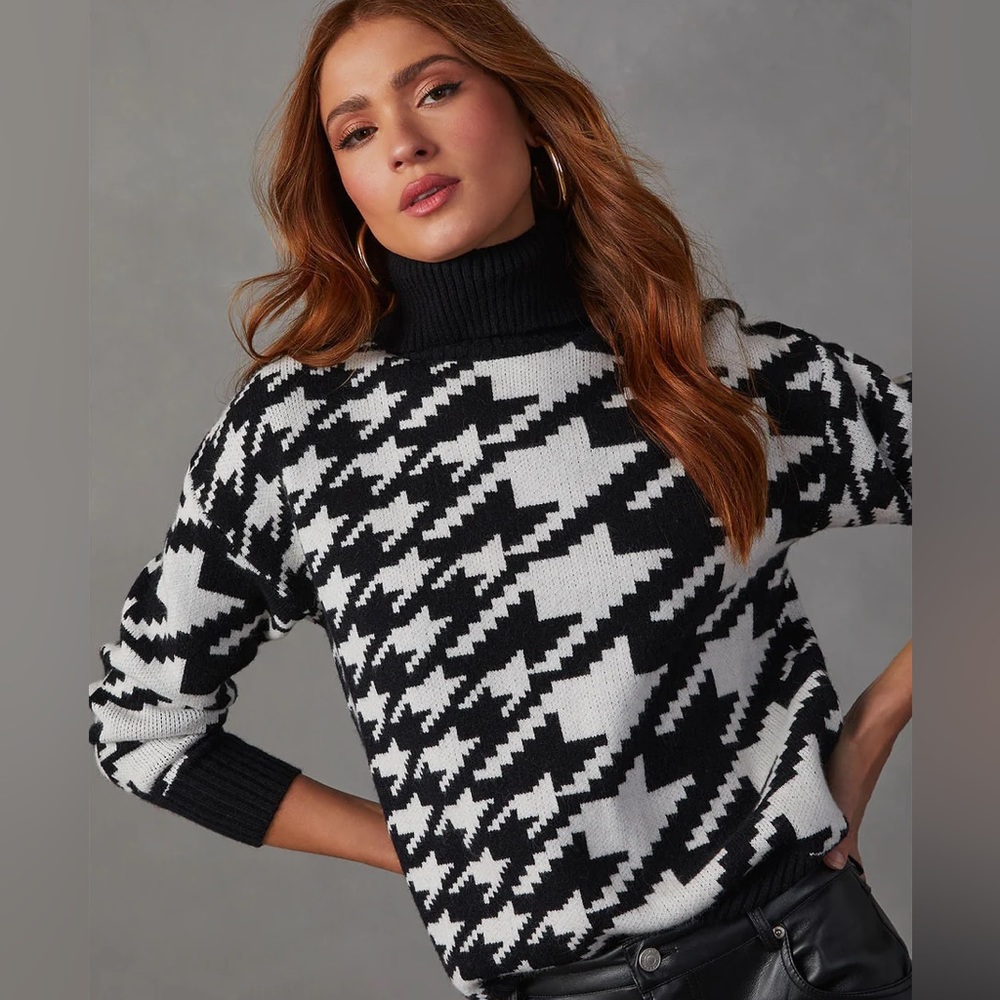 VICI- Houndstooth turtleneck sweater size small